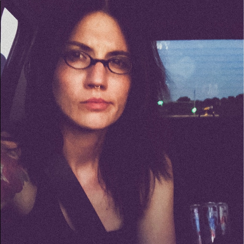 Meet your Posher, Larissa